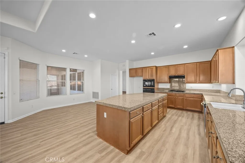 101 Via De La Valle, Lake Elsinore, California 92532 home-pic-10